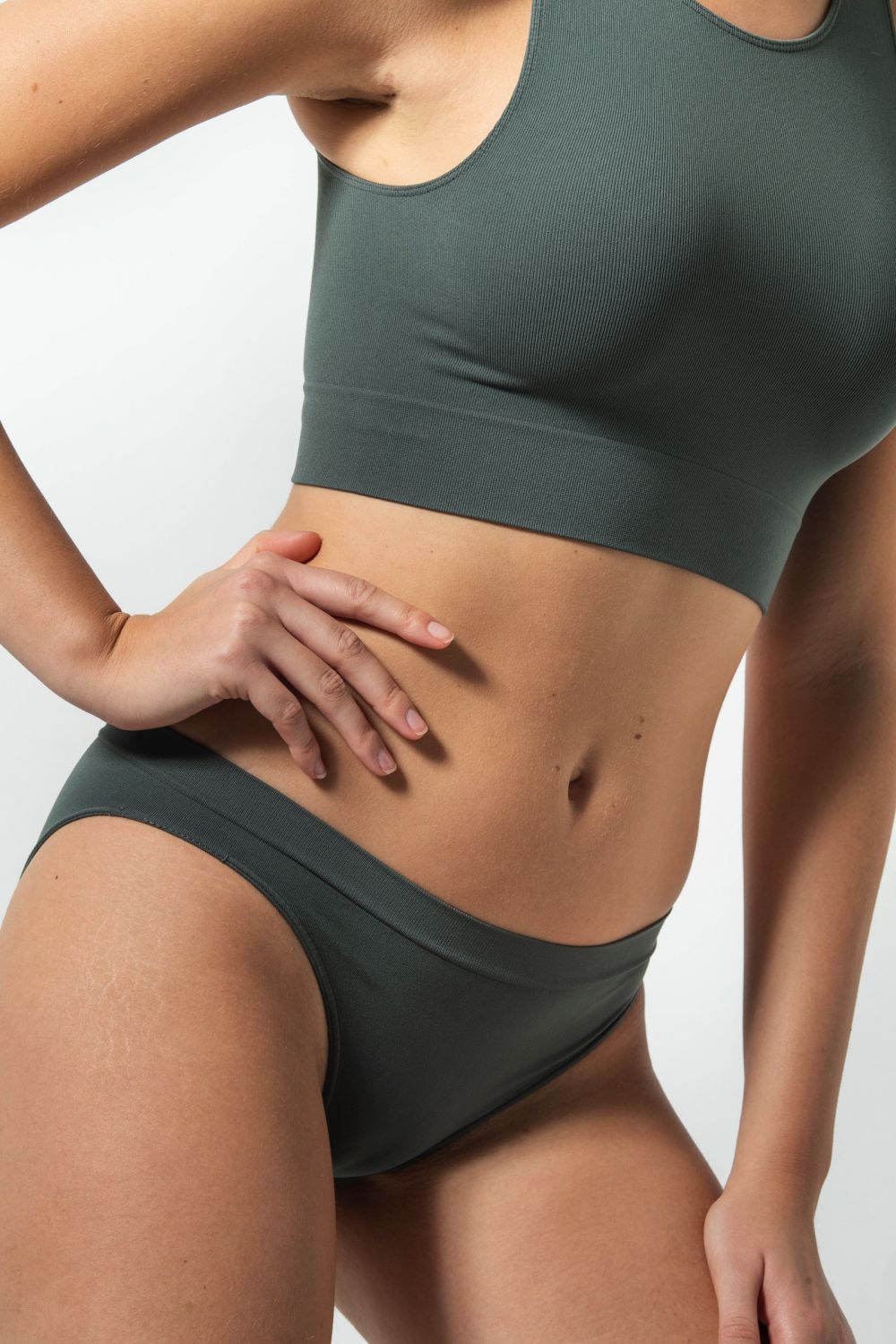 Slip Vita bassa Microfibra con tecnologia SEAMLESS con tassello RISALTI Colore verde militare