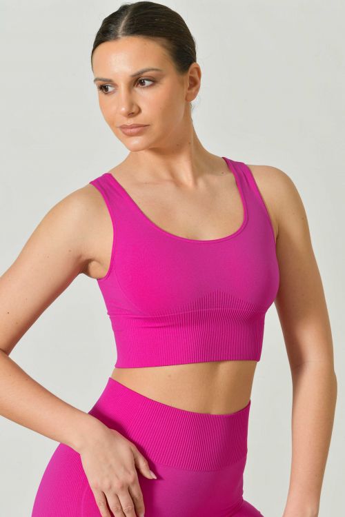 Risalti | Top sportivo Ilena: stile e comfort per il tuo allenamento
