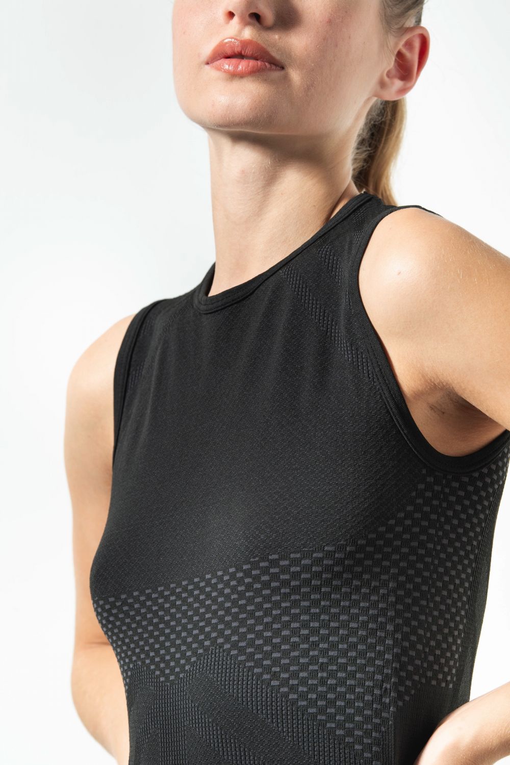 Women Sleeveless Tank-top, Breathable, Energy Thermoregulating